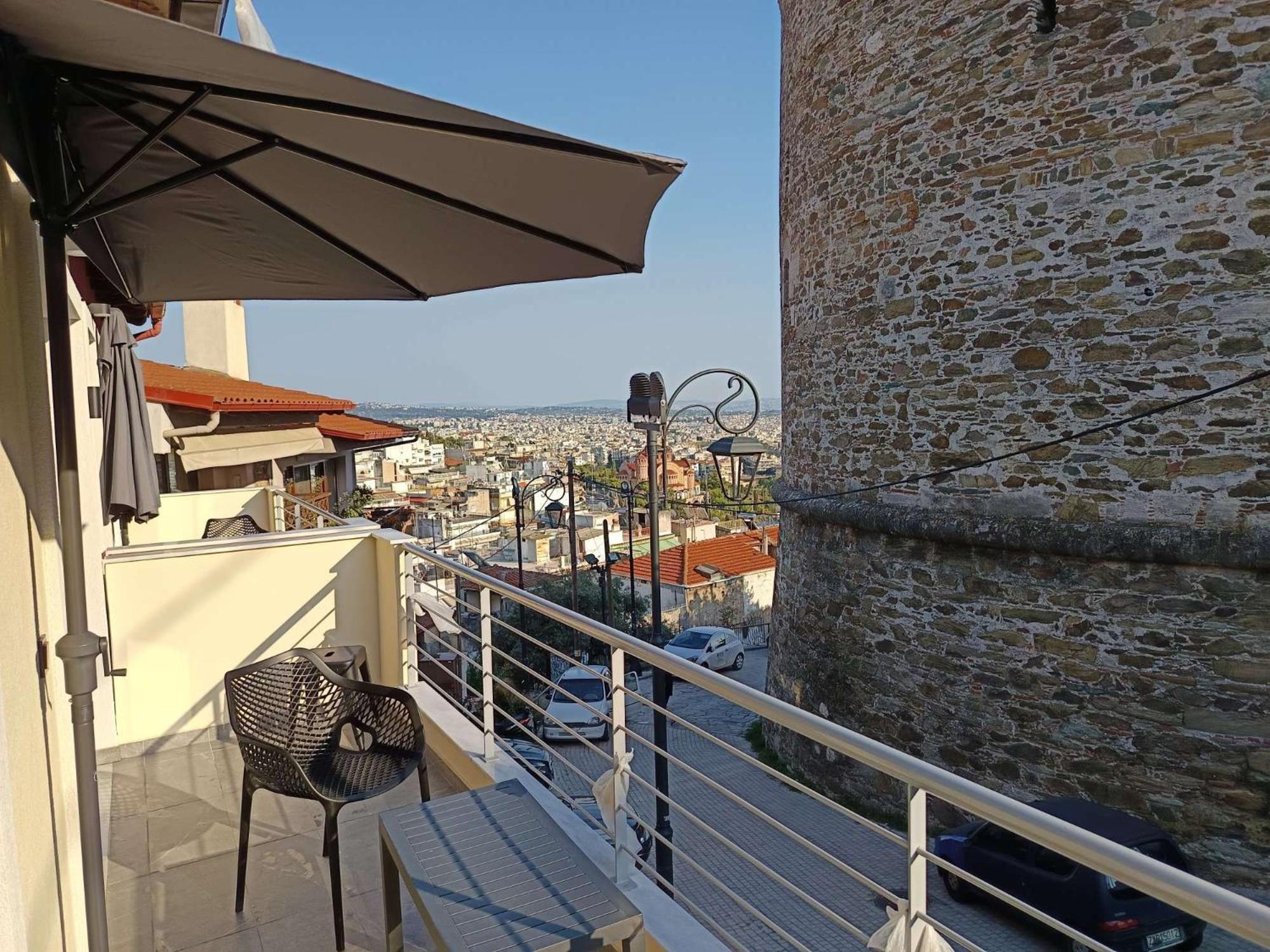 Beyond The Castle Apartment Thessaloniki Exterior photo