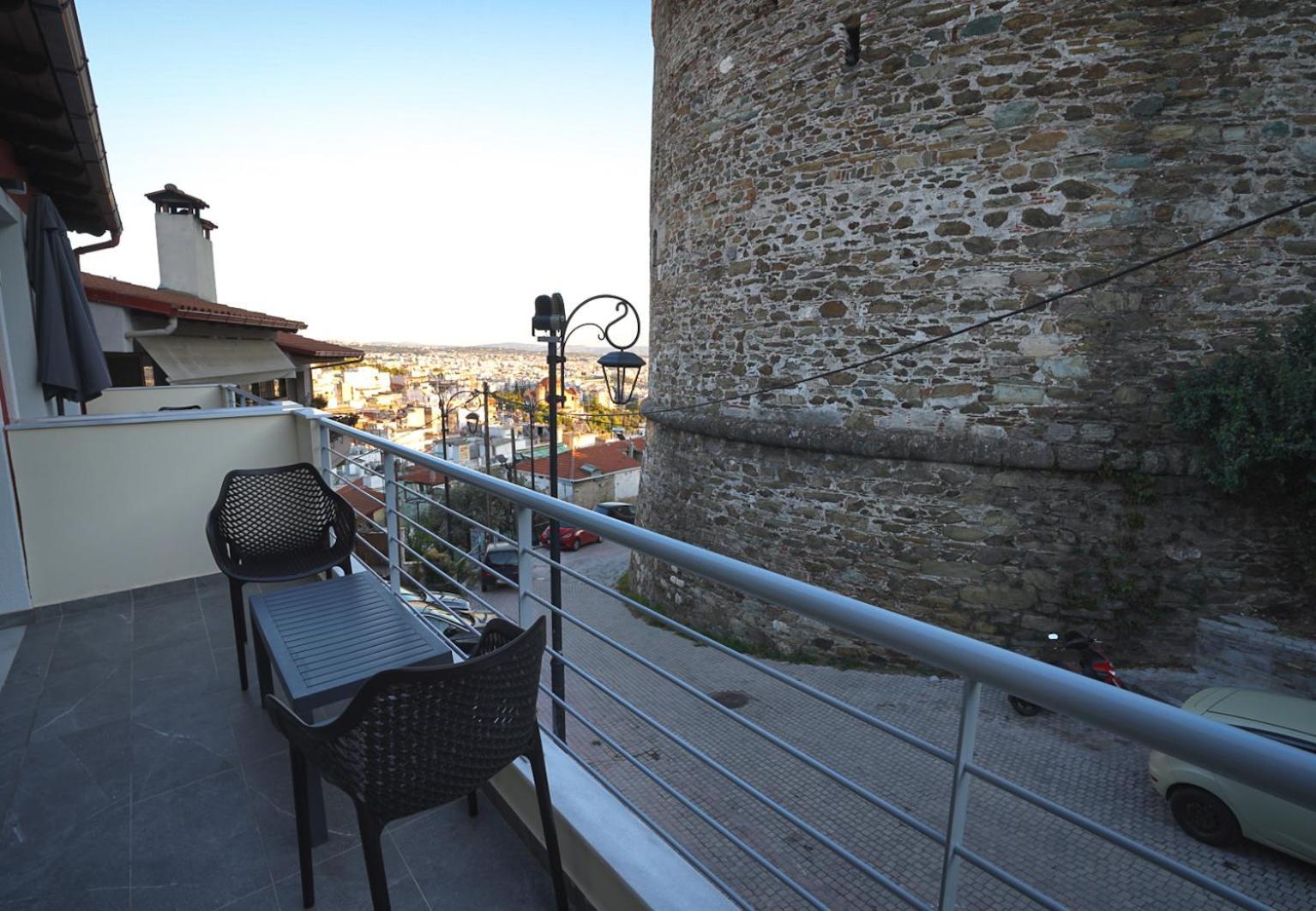 Beyond The Castle Apartment Thessaloniki Exterior photo
