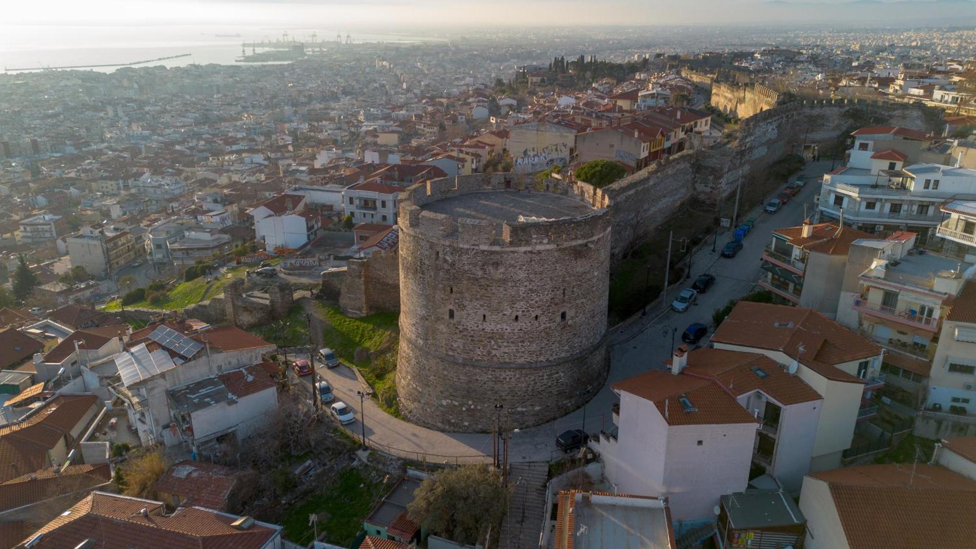 Beyond The Castle Apartment Thessaloniki Exterior photo