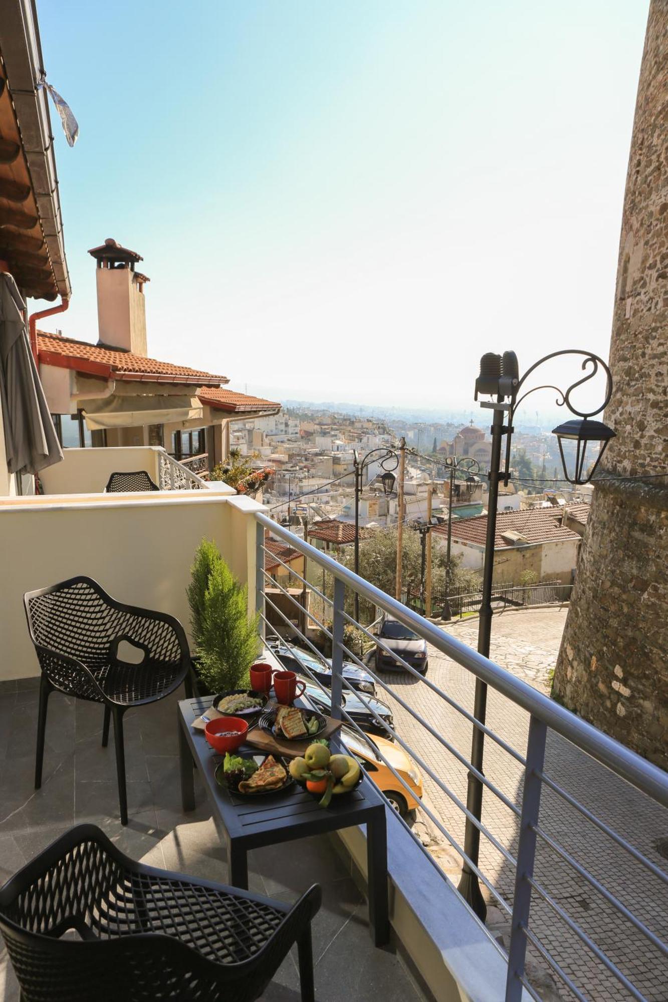 Beyond The Castle Apartment Thessaloniki Exterior photo