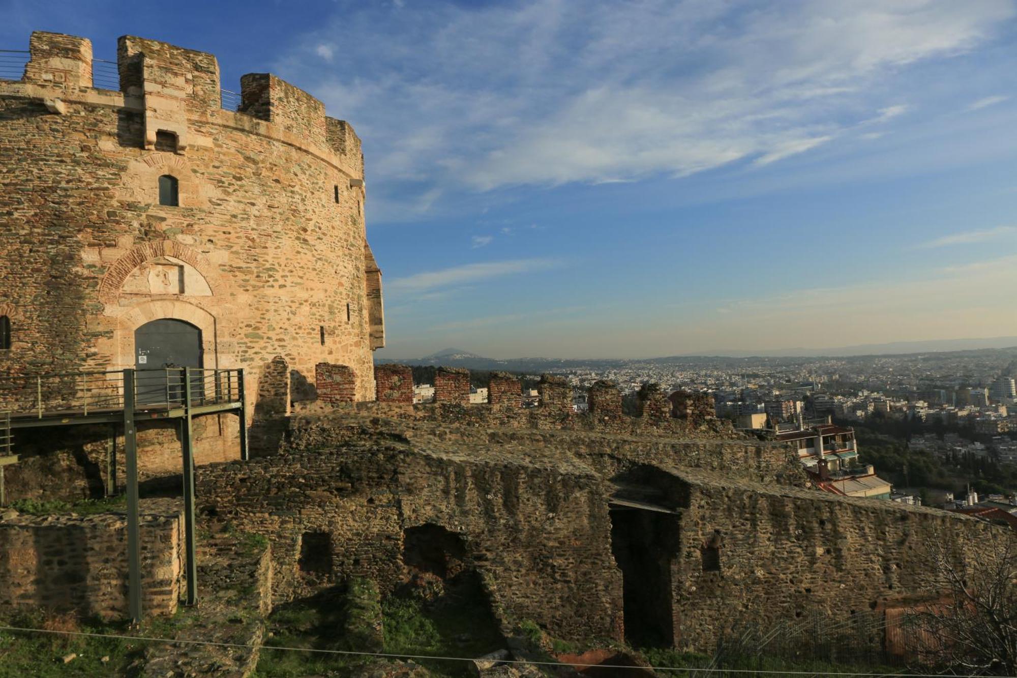 Beyond The Castle Apartment Thessaloniki Exterior photo