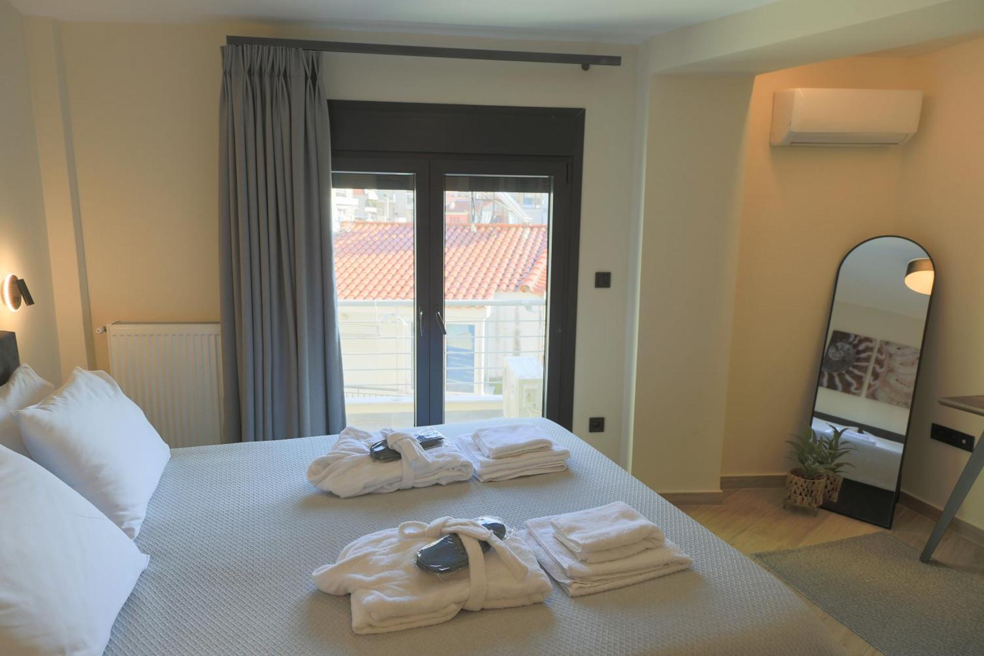 Beyond The Castle Apartment Thessaloniki Exterior photo