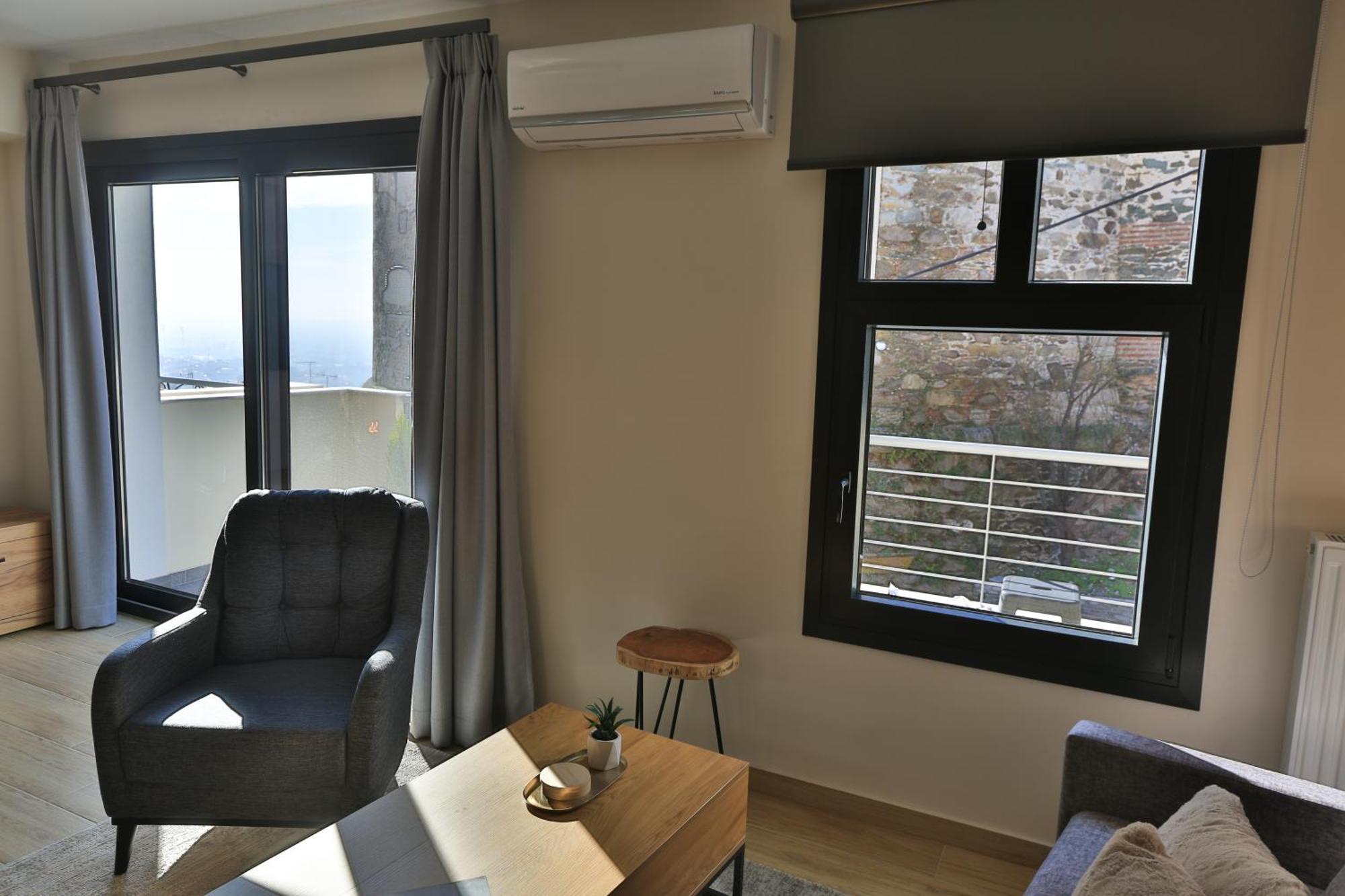 Beyond The Castle Apartment Thessaloniki Exterior photo